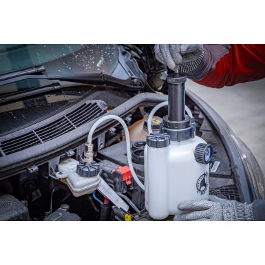 Bremsen- und Kupplungssystem-Entlüfter-Satz 2,5 l Bremsen- und Kupplungssystem-Entlüfter-Satz 2,5 l